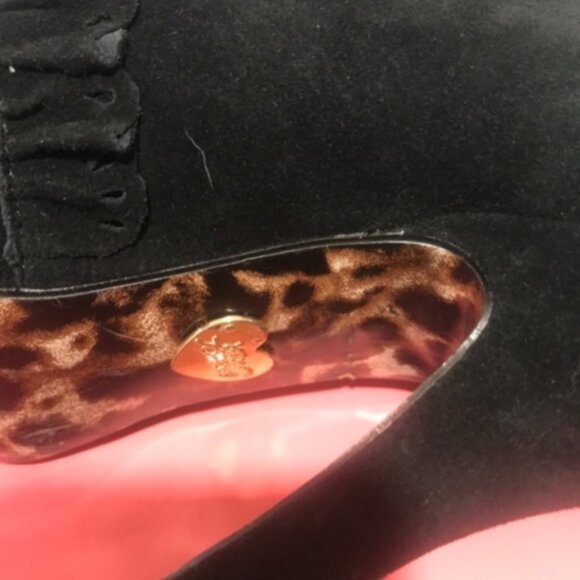 Ladies RARE Betsey Johnson kitten heel booties size 8.5 - Picture 4 of 8